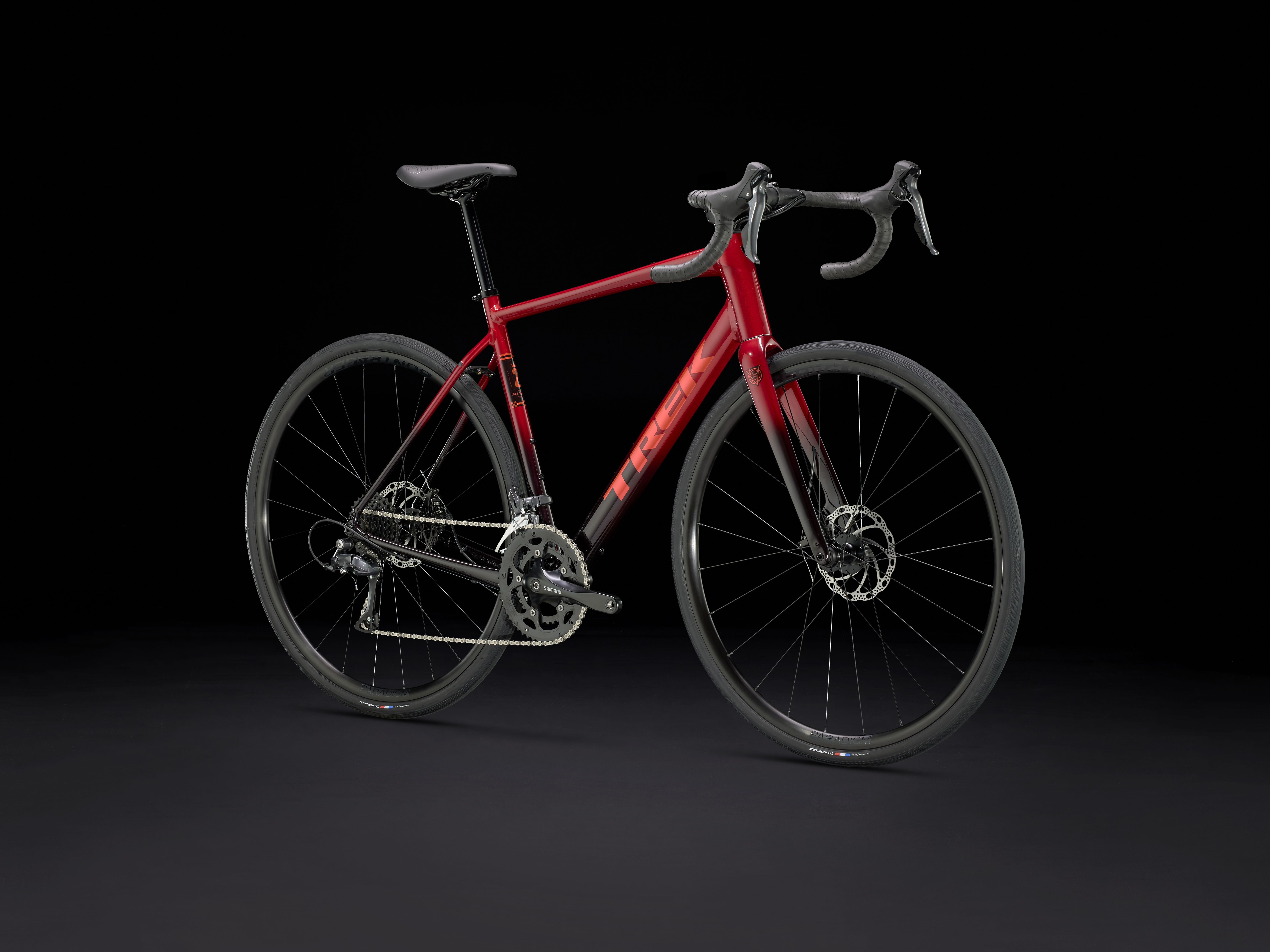 Trek Domane AL 2 61 Crimson to Dark Carmine Fade Produktbild 1